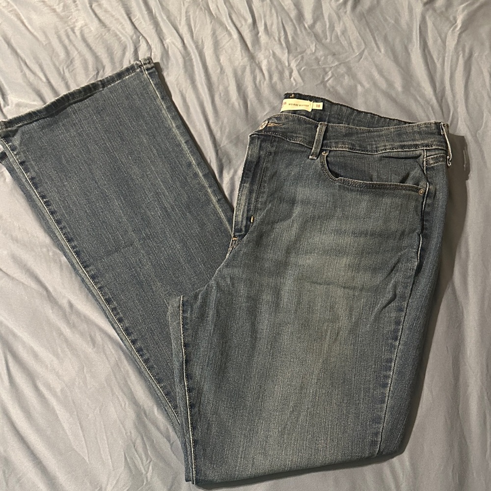 Levi Strauss Women’s Mid-Rise Bootcut Blue Jeans